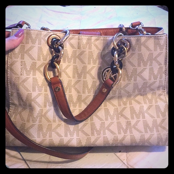 $0 MK handbag, trying to trade 4 thick barrel wand - Picture 1 of 1